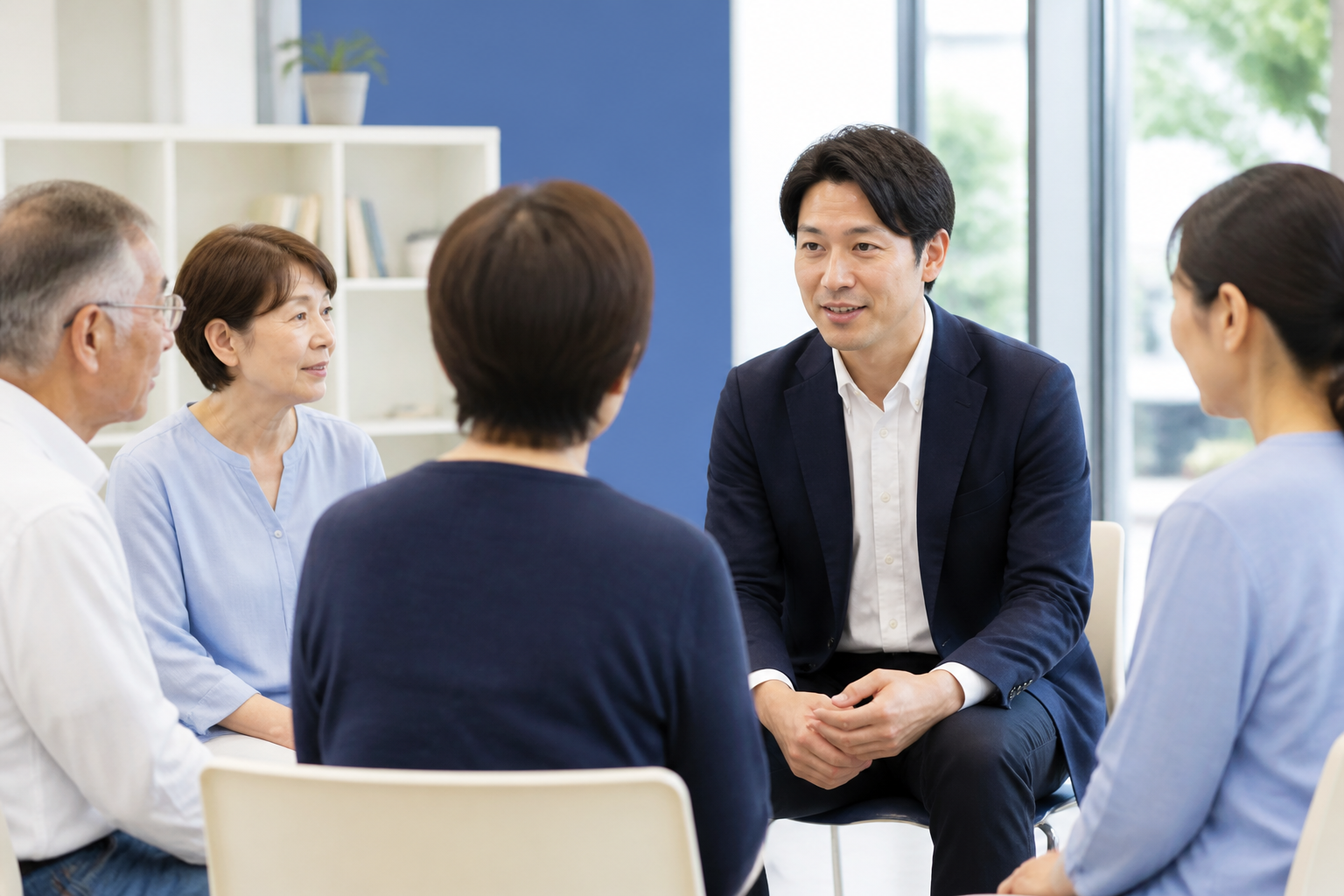 地域住民の声を丁寧に聞く地方議員の様子