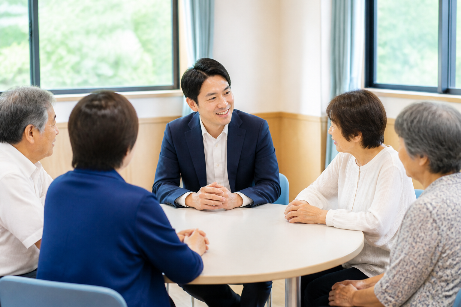 地域施設で住民の疑問や課題を聞く地方議員