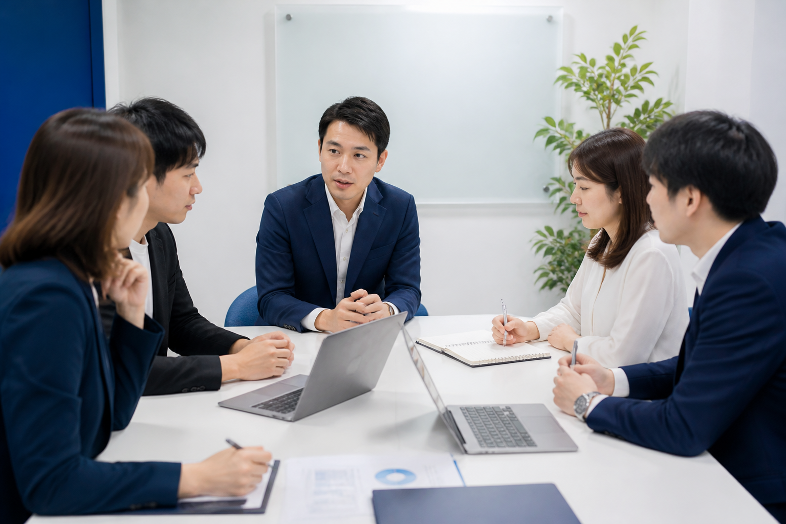 SNSプロフィールと運用方針を見直す議員事務所のチーム