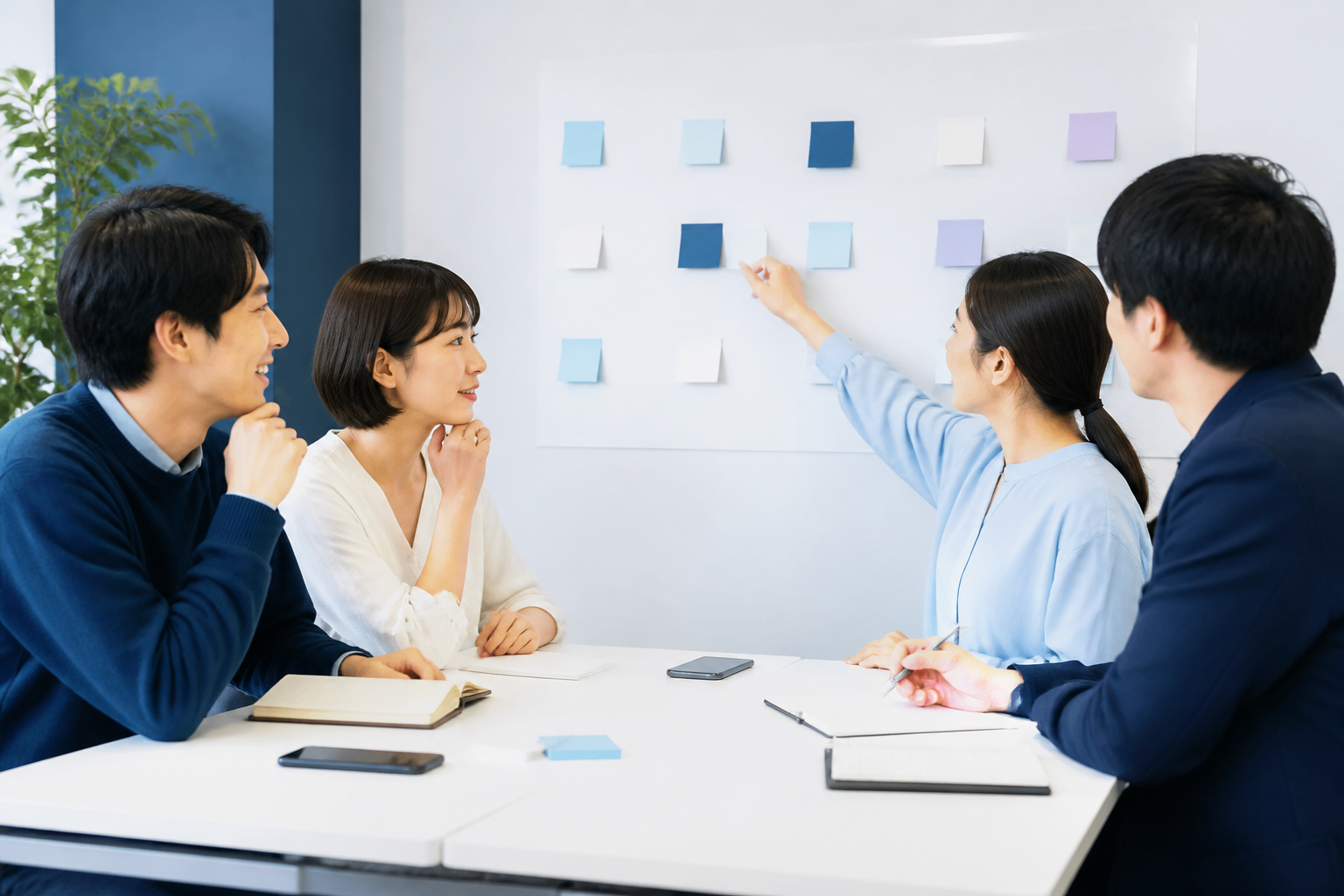 住民に届けるSNS発信の目的を整理する地域活動スタッフ