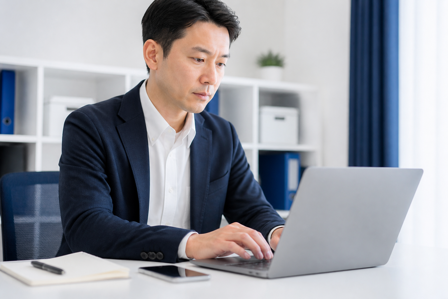 地域活動のメモを基にSNS投稿文を作成する政治活動関係者