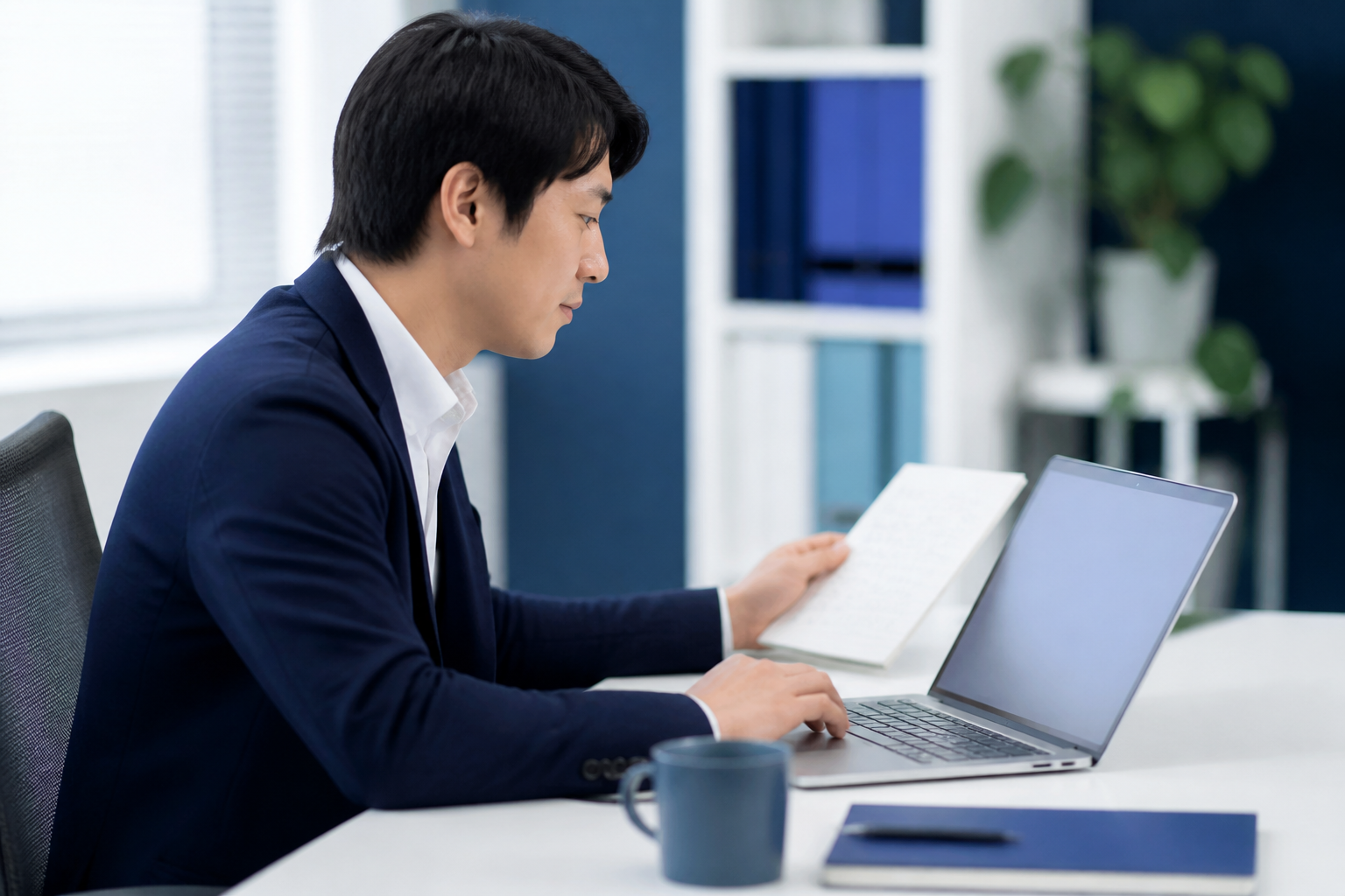 AIによる文章案を確認しながらSNS投稿を準備する政治活動関係者